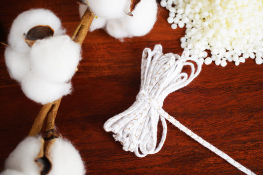 Guía Maestra: Cómo elegir la mecha perfecta (y por qué es el alma de tu vela)