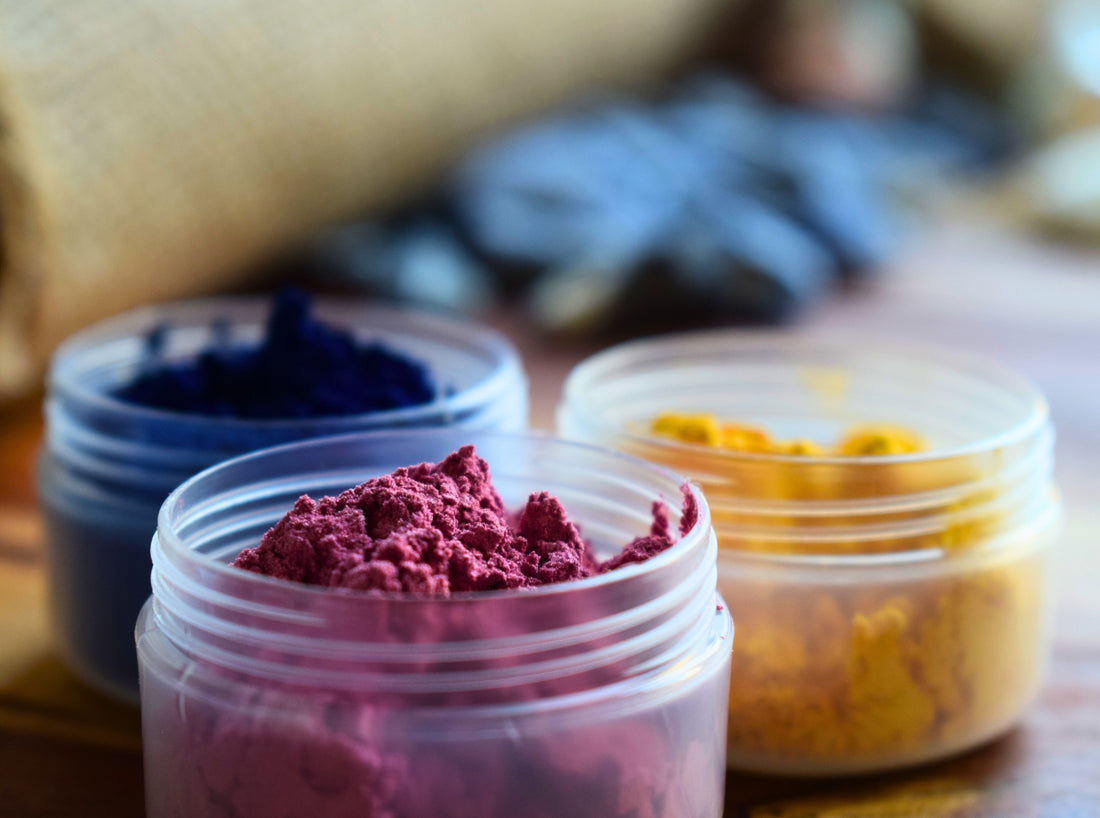 Cómo usar micas en velas y wax melts: Guía para un brillo perfecto