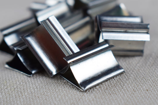 Metal sustainers for wood wicks