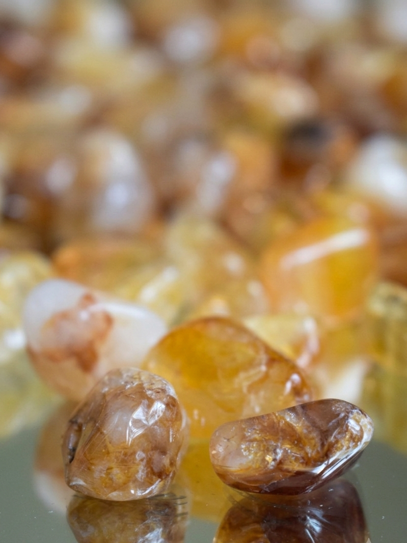 Rodado de Cuarzo Sanador Dorado Natural (Cristal de Sanación y Alta Vibración)