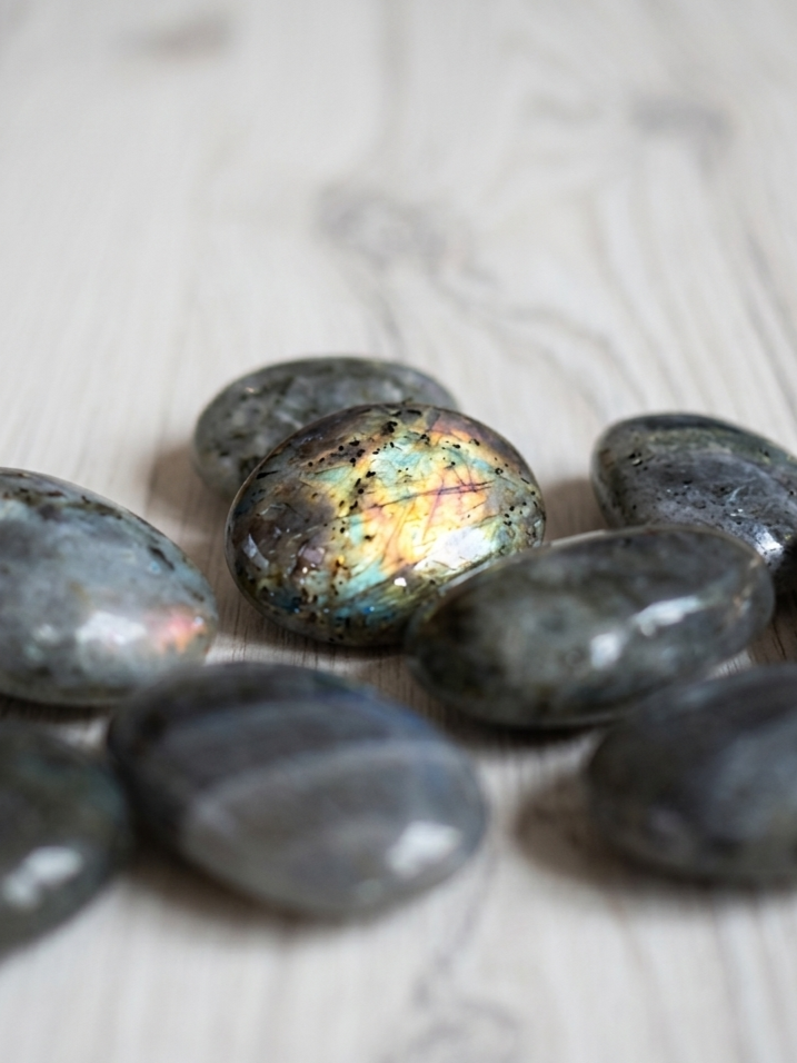 Labradorita Natural (Piedra de la Magia, Intuición y Protección)