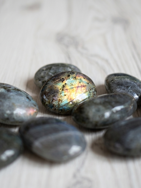 Labradorita Natural (Piedra de la Magia, Intuición y Protección)